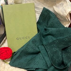 GG logo Scarf